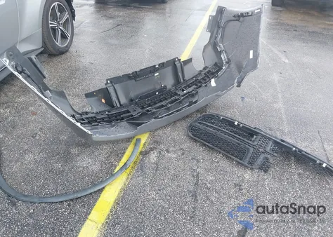 2017 Toyota Corolla Le z USA, uszkodzony, nr VIN 5YFBURHE3HP735607